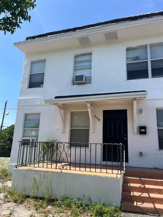 Recently Rented: $1,424 (1 beds, 1 baths, 900 Square Feet)