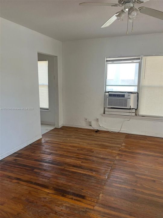 Recently Rented: $1,424 (1 beds, 1 baths, 900 Square Feet)