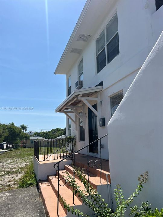 Recently Rented: $1,424 (1 beds, 1 baths, 900 Square Feet)