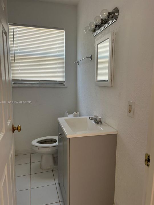 Recently Rented: $1,424 (1 beds, 1 baths, 900 Square Feet)