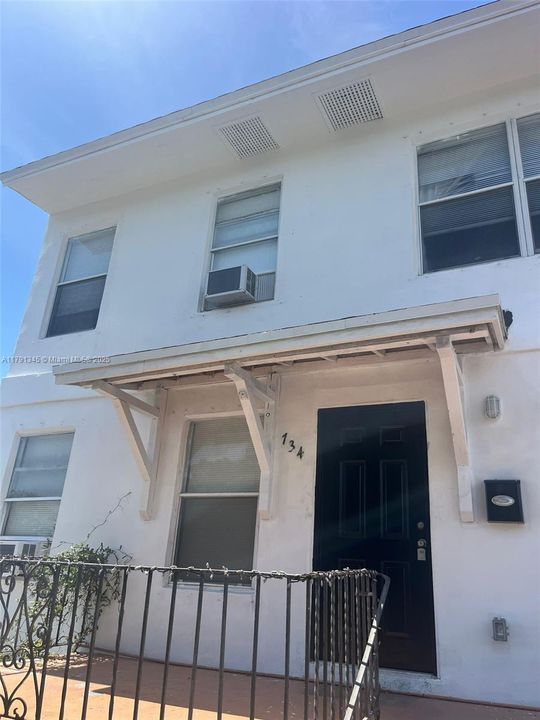 Recently Rented: $1,424 (1 beds, 1 baths, 900 Square Feet)