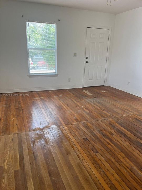 Recently Rented: $1,424 (1 beds, 1 baths, 900 Square Feet)