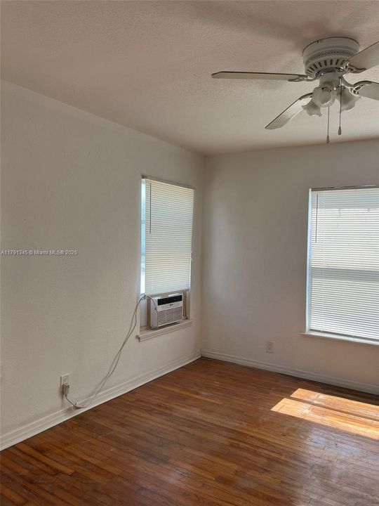 Recently Rented: $1,424 (1 beds, 1 baths, 900 Square Feet)