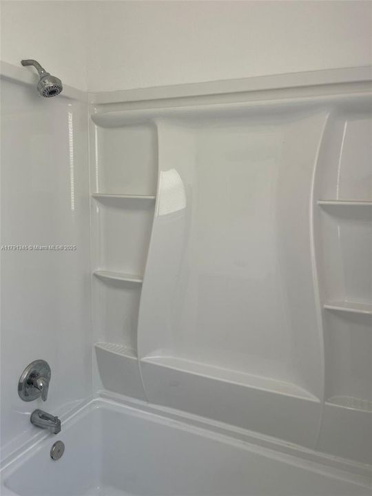 Recently Rented: $1,424 (1 beds, 1 baths, 900 Square Feet)