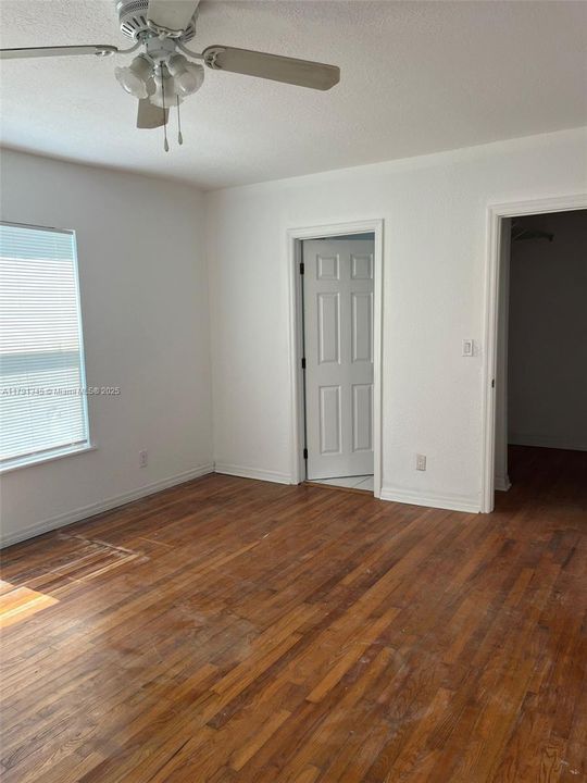 Recently Rented: $1,424 (1 beds, 1 baths, 900 Square Feet)