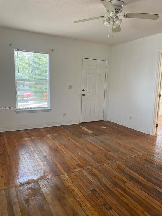 Recently Rented: $1,424 (1 beds, 1 baths, 900 Square Feet)