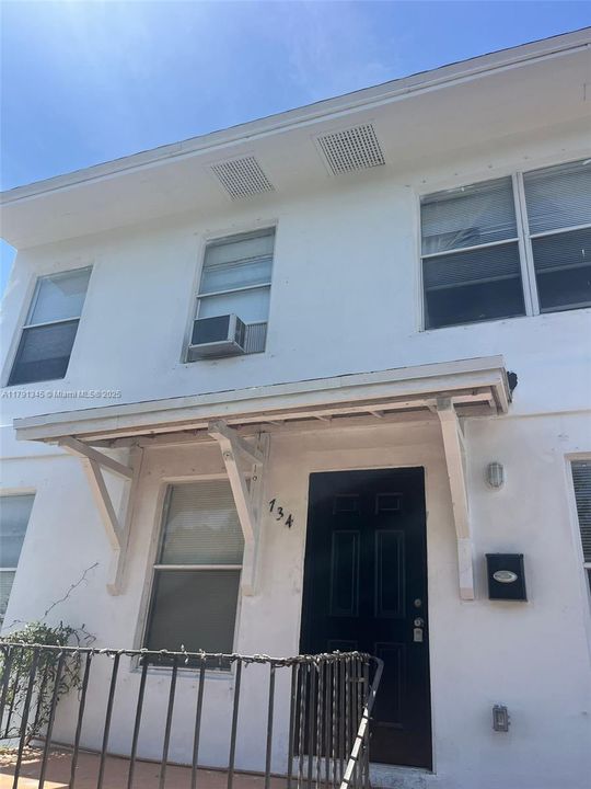 Recently Rented: $1,424 (1 beds, 1 baths, 900 Square Feet)