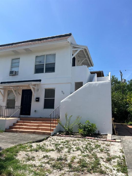 Recently Rented: $1,424 (1 beds, 1 baths, 900 Square Feet)