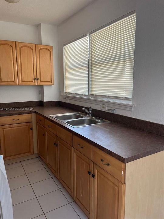 Recently Rented: $1,424 (1 beds, 1 baths, 900 Square Feet)