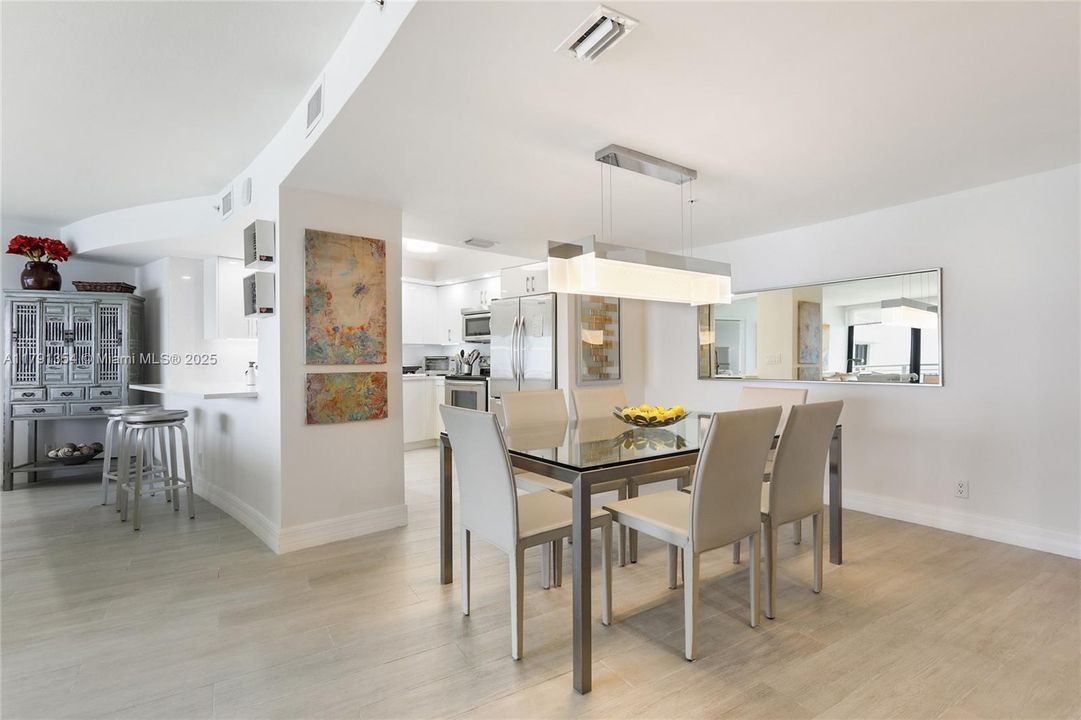 Activo con contrato: $9,000 (2 camas, 2 baños, 1381 Pies cuadrados)