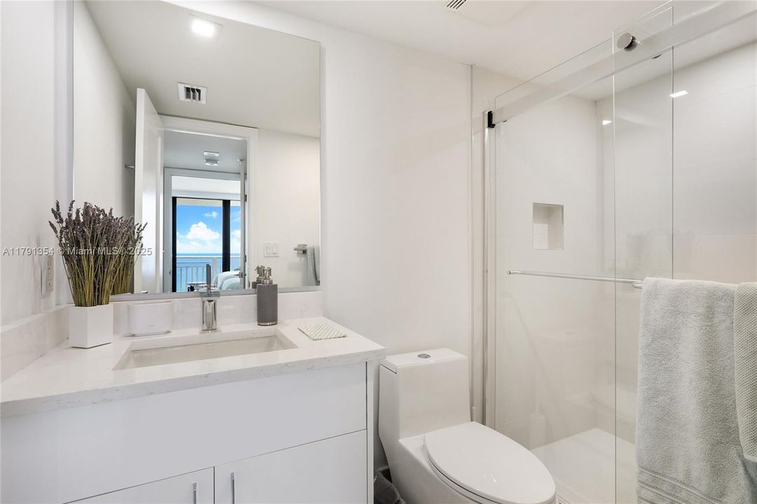 Activo con contrato: $9,000 (2 camas, 2 baños, 1381 Pies cuadrados)