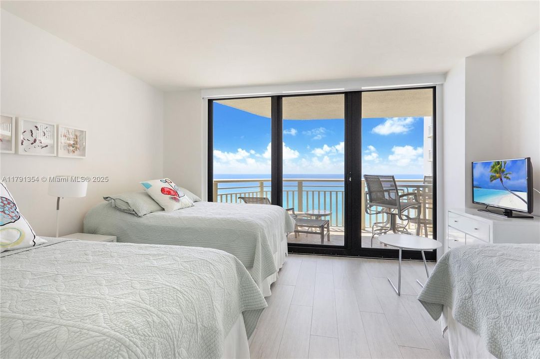 Activo con contrato: $9,000 (2 camas, 2 baños, 1381 Pies cuadrados)