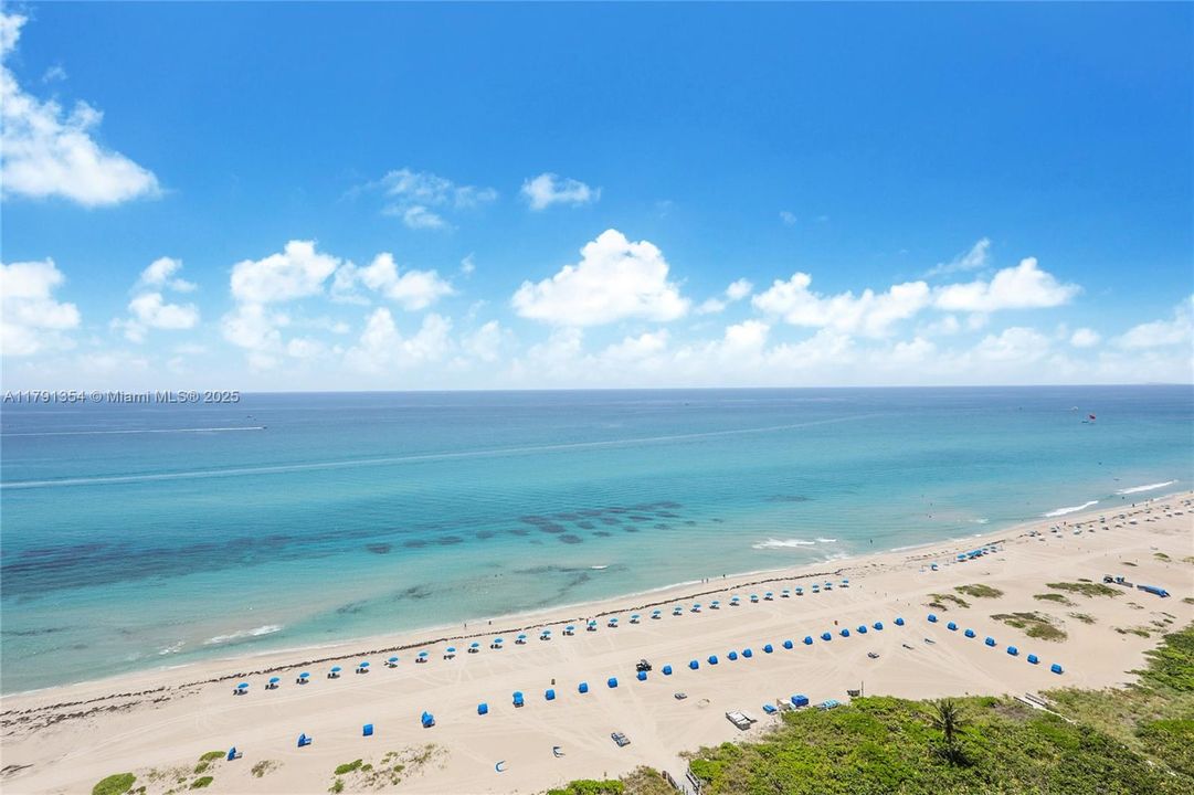 Activo con contrato: $9,000 (2 camas, 2 baños, 1381 Pies cuadrados)