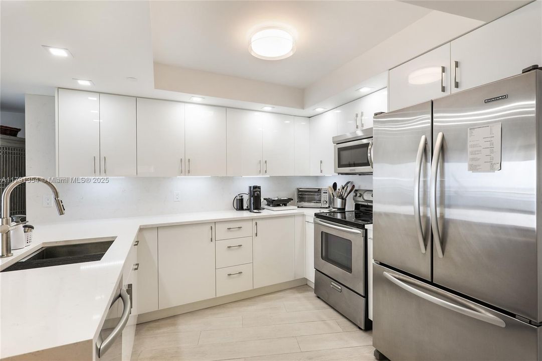 Activo con contrato: $9,000 (2 camas, 2 baños, 1381 Pies cuadrados)