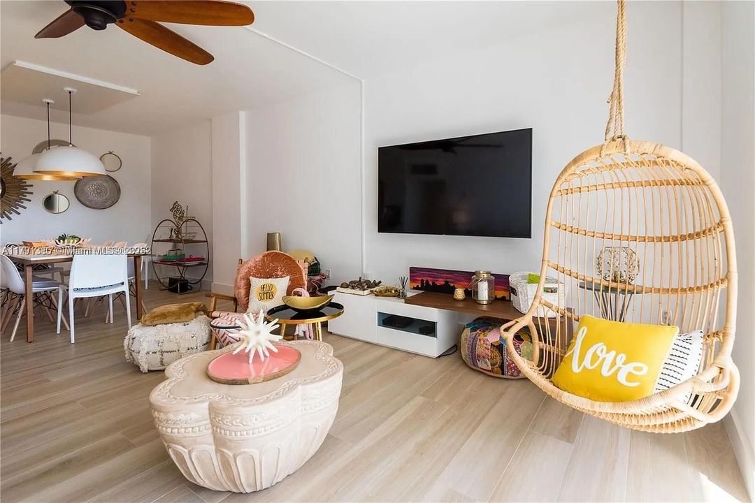 Vendido Recientemente: $1,245,000 (2 camas, 2 baños, 1056 Pies cuadrados)