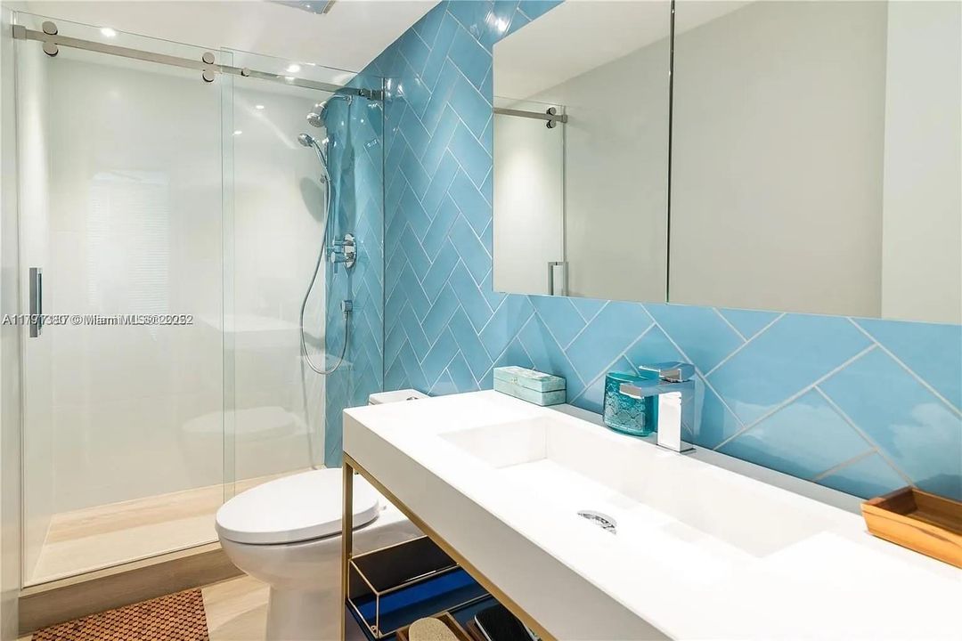 Vendido Recientemente: $1,245,000 (2 camas, 2 baños, 1056 Pies cuadrados)