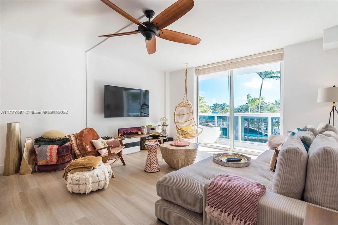 Vendido Recientemente: $1,245,000 (2 camas, 2 baños, 1056 Pies cuadrados)