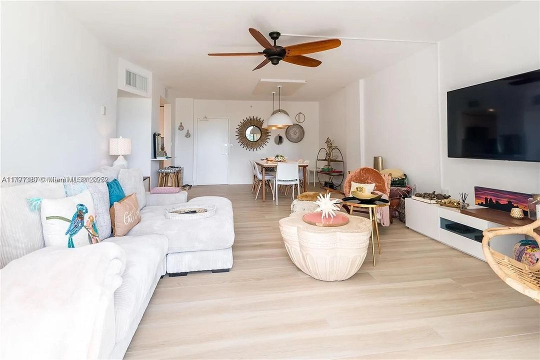 Vendido Recientemente: $1,245,000 (2 camas, 2 baños, 1056 Pies cuadrados)