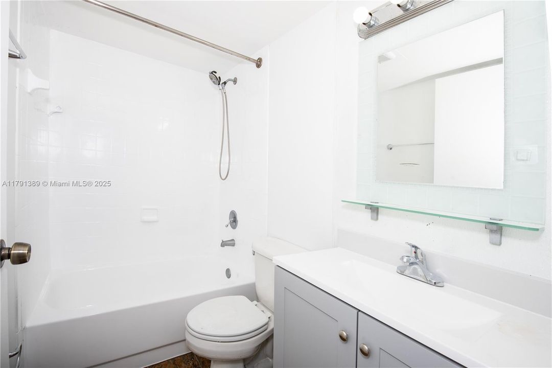 En Venta: $335,000 (2 camas, 2 baños, 899 Pies cuadrados)
