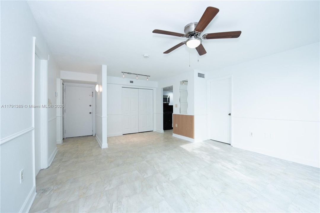 En Venta: $335,000 (2 camas, 2 baños, 899 Pies cuadrados)
