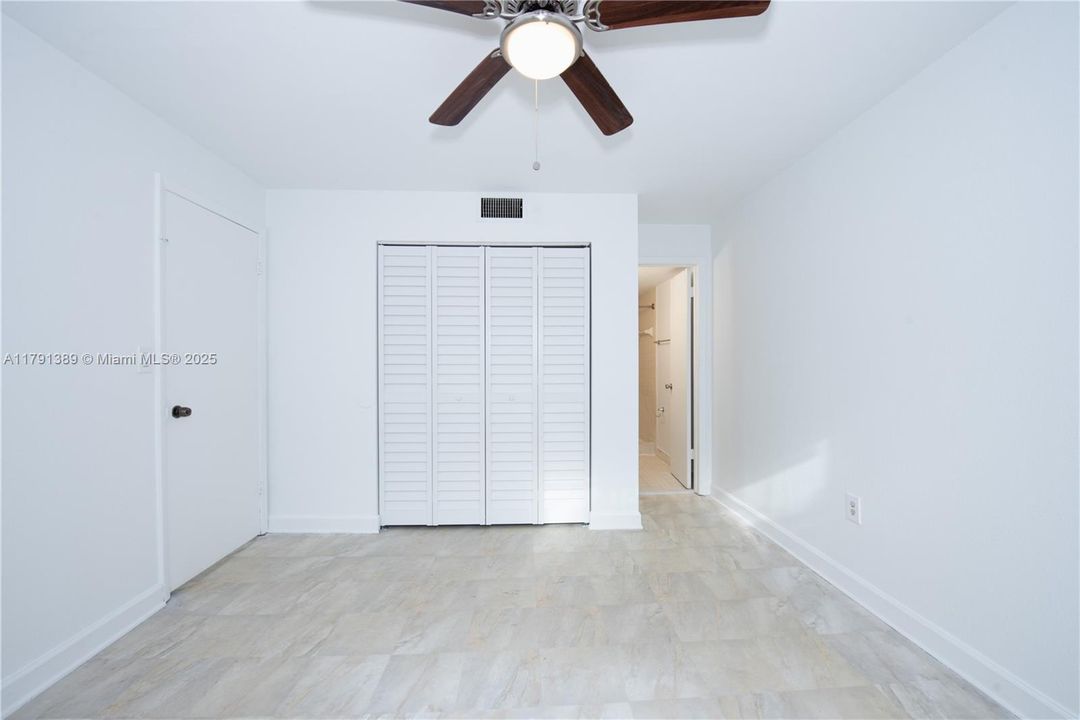 En Venta: $335,000 (2 camas, 2 baños, 899 Pies cuadrados)