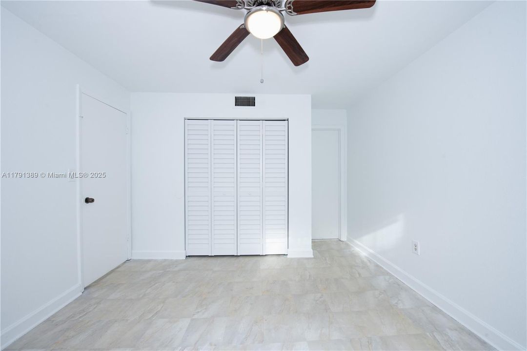 En Venta: $335,000 (2 camas, 2 baños, 899 Pies cuadrados)