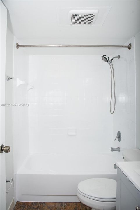 En Venta: $335,000 (2 camas, 2 baños, 899 Pies cuadrados)