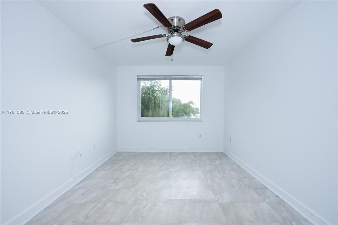 En Venta: $335,000 (2 camas, 2 baños, 899 Pies cuadrados)
