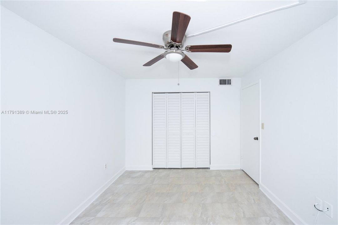 En Venta: $335,000 (2 camas, 2 baños, 899 Pies cuadrados)