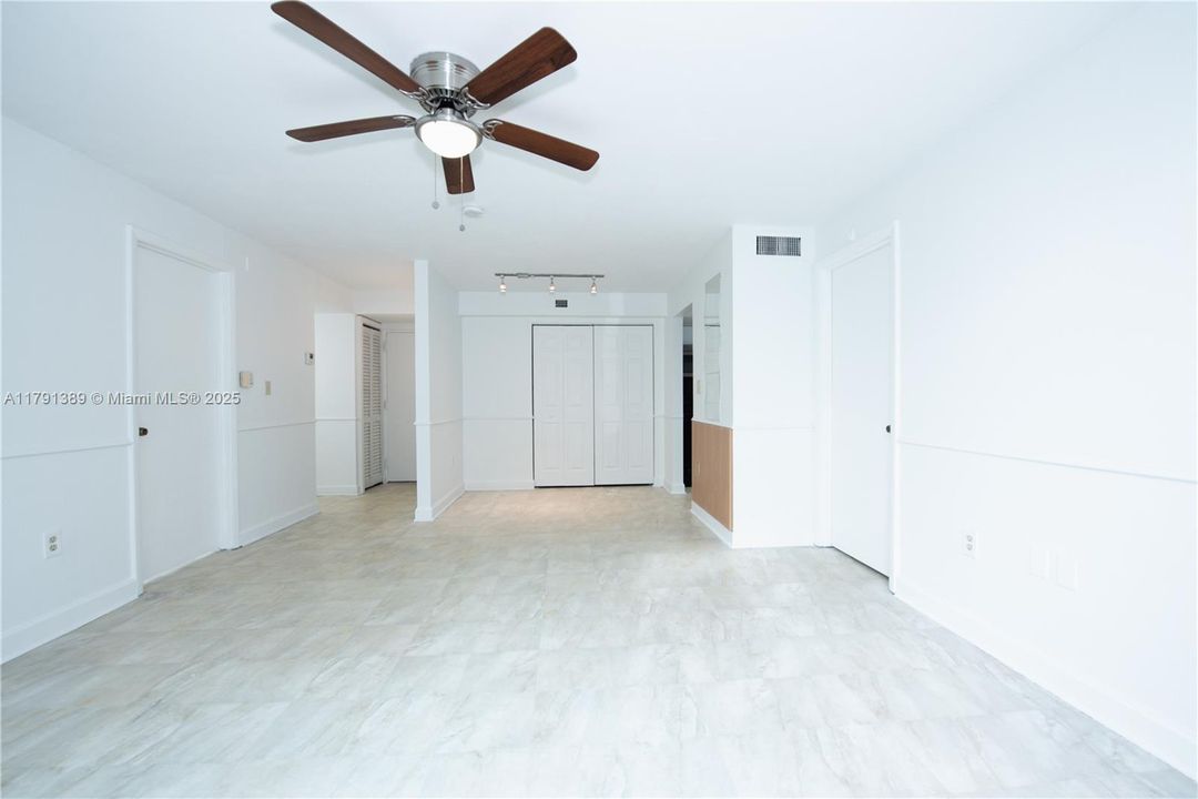 En Venta: $335,000 (2 camas, 2 baños, 899 Pies cuadrados)