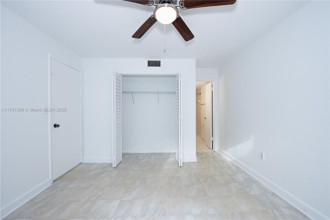 En Venta: $335,000 (2 camas, 2 baños, 899 Pies cuadrados)