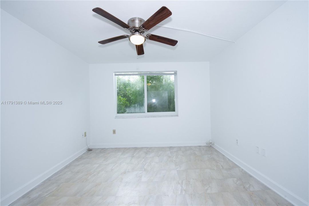 En Venta: $335,000 (2 camas, 2 baños, 899 Pies cuadrados)