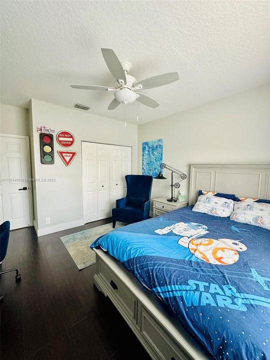 最近售出: $748,995 (3 贝兹, 2 浴室, 1609 平方英尺)