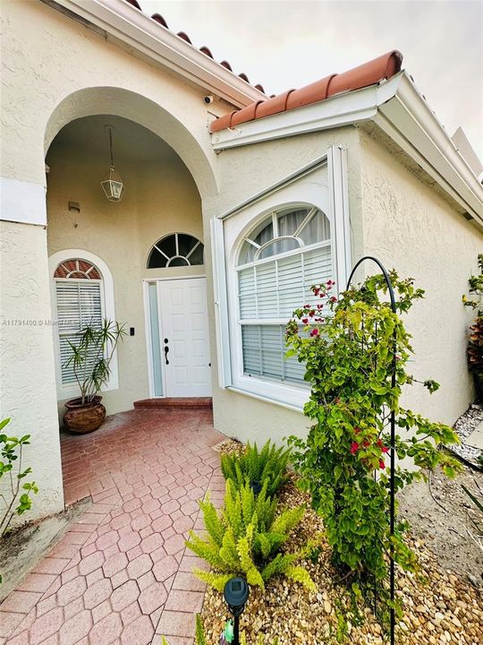 最近售出: $748,995 (3 贝兹, 2 浴室, 1609 平方英尺)