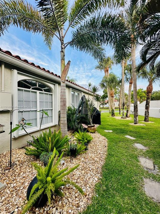 最近售出: $748,995 (3 贝兹, 2 浴室, 1609 平方英尺)