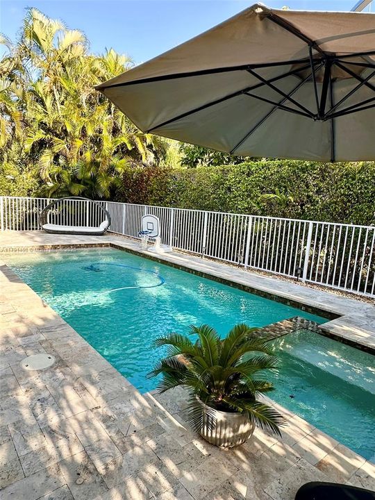 最近售出: $748,995 (3 贝兹, 2 浴室, 1609 平方英尺)