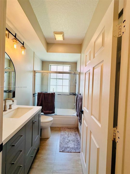 最近售出: $748,995 (3 贝兹, 2 浴室, 1609 平方英尺)