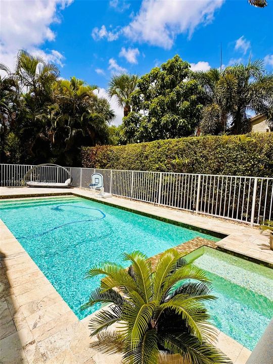 最近售出: $748,995 (3 贝兹, 2 浴室, 1609 平方英尺)