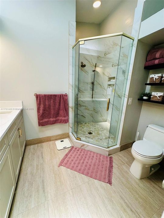 最近售出: $748,995 (3 贝兹, 2 浴室, 1609 平方英尺)