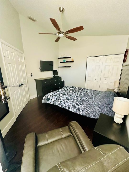 最近售出: $748,995 (3 贝兹, 2 浴室, 1609 平方英尺)