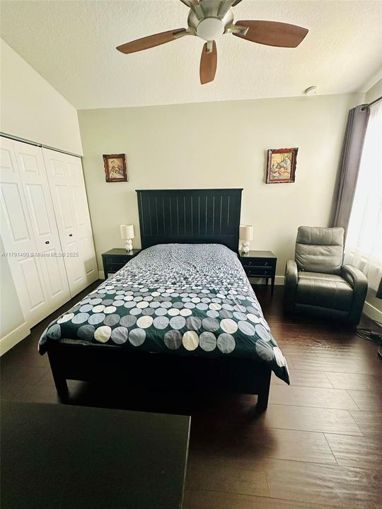 最近售出: $748,995 (3 贝兹, 2 浴室, 1609 平方英尺)