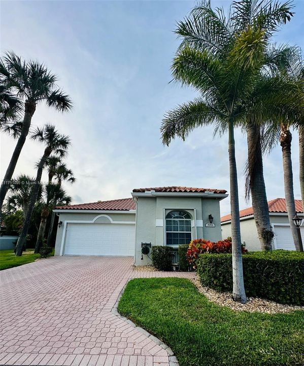 最近售出: $748,995 (3 贝兹, 2 浴室, 1609 平方英尺)