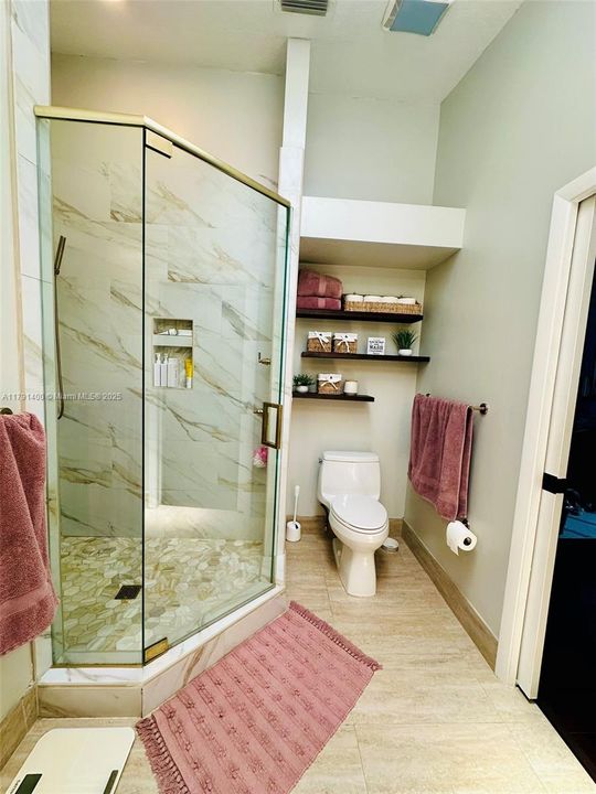 最近售出: $748,995 (3 贝兹, 2 浴室, 1609 平方英尺)