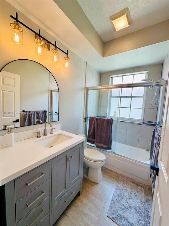 最近售出: $748,995 (3 贝兹, 2 浴室, 1609 平方英尺)