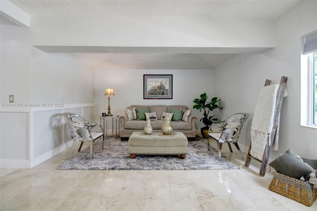 Recientemente alquilado: $4,700 (3 camas, 2 baños, 2127 Pies cuadrados)