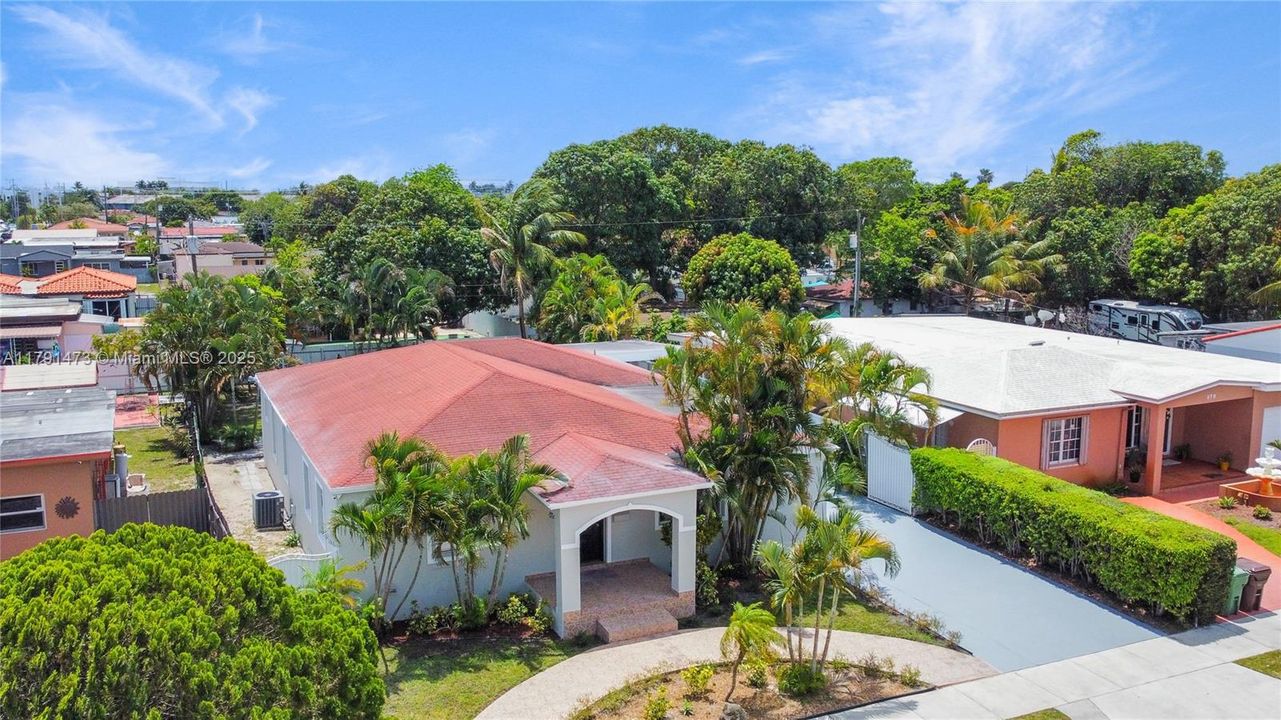 Recientemente alquilado: $4,700 (3 camas, 2 baños, 2127 Pies cuadrados)