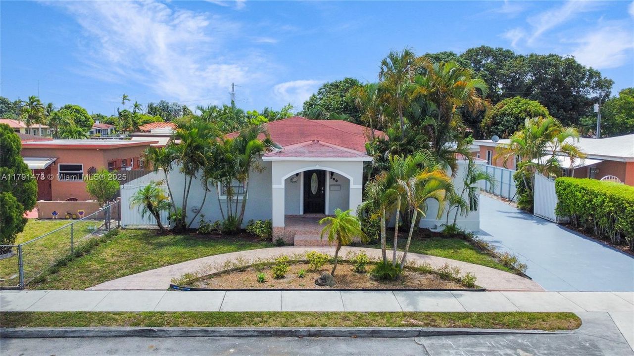 Recientemente alquilado: $4,700 (3 camas, 2 baños, 2127 Pies cuadrados)