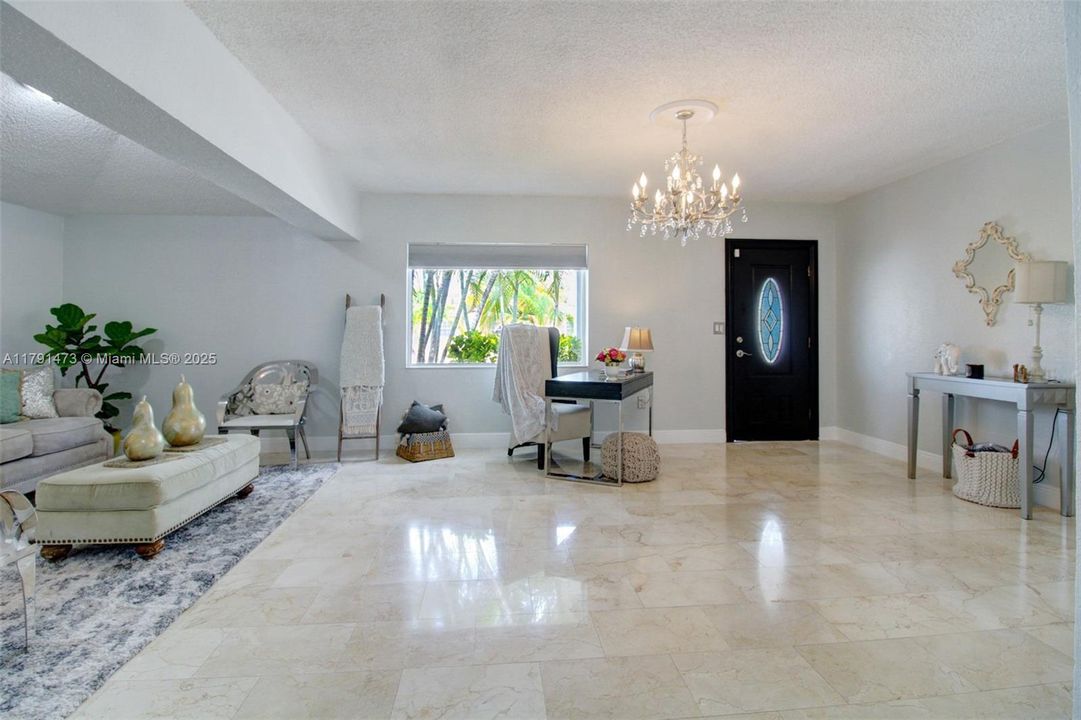 Recientemente alquilado: $4,700 (3 camas, 2 baños, 2127 Pies cuadrados)