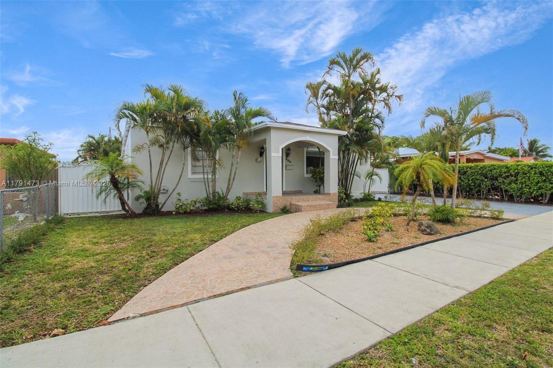 Recientemente alquilado: $4,700 (3 camas, 2 baños, 2127 Pies cuadrados)