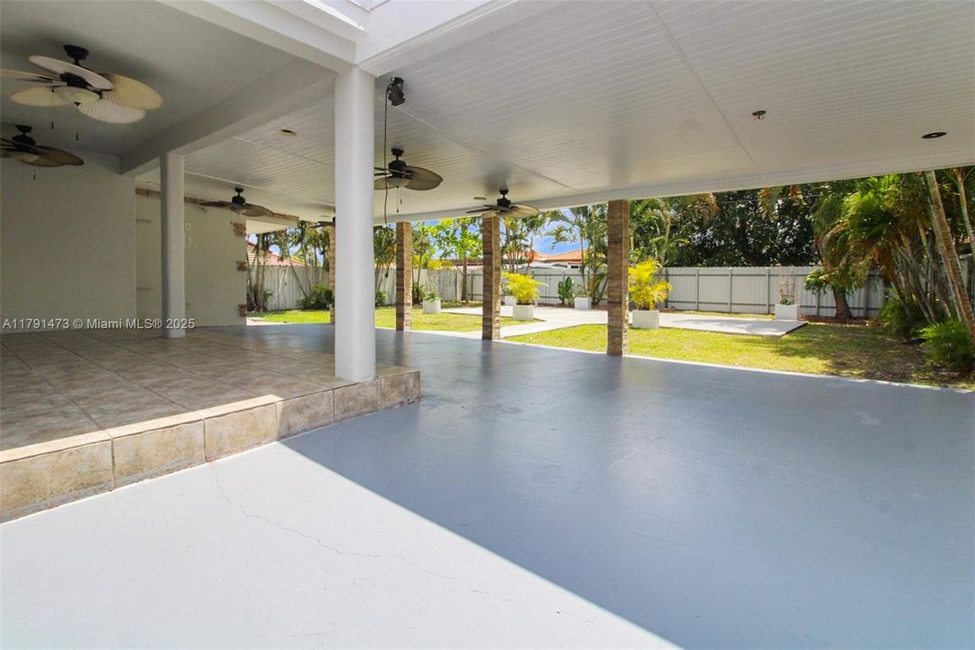 Recientemente alquilado: $4,700 (3 camas, 2 baños, 2127 Pies cuadrados)